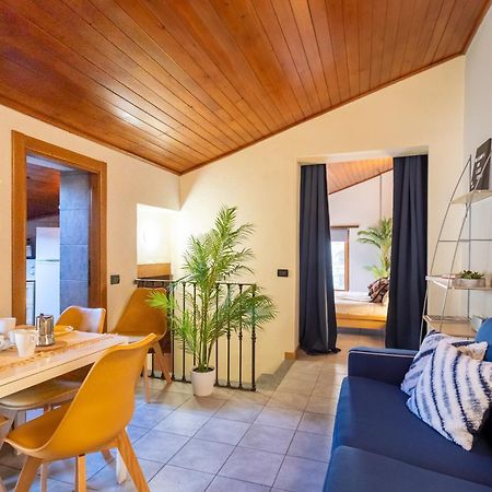 Blue Attic - Historical Como City Center By Rent All كومو المظهر الخارجي الصورة