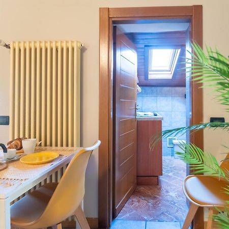 Blue Attic - Historical Como City Center By Rent All كومو المظهر الخارجي الصورة