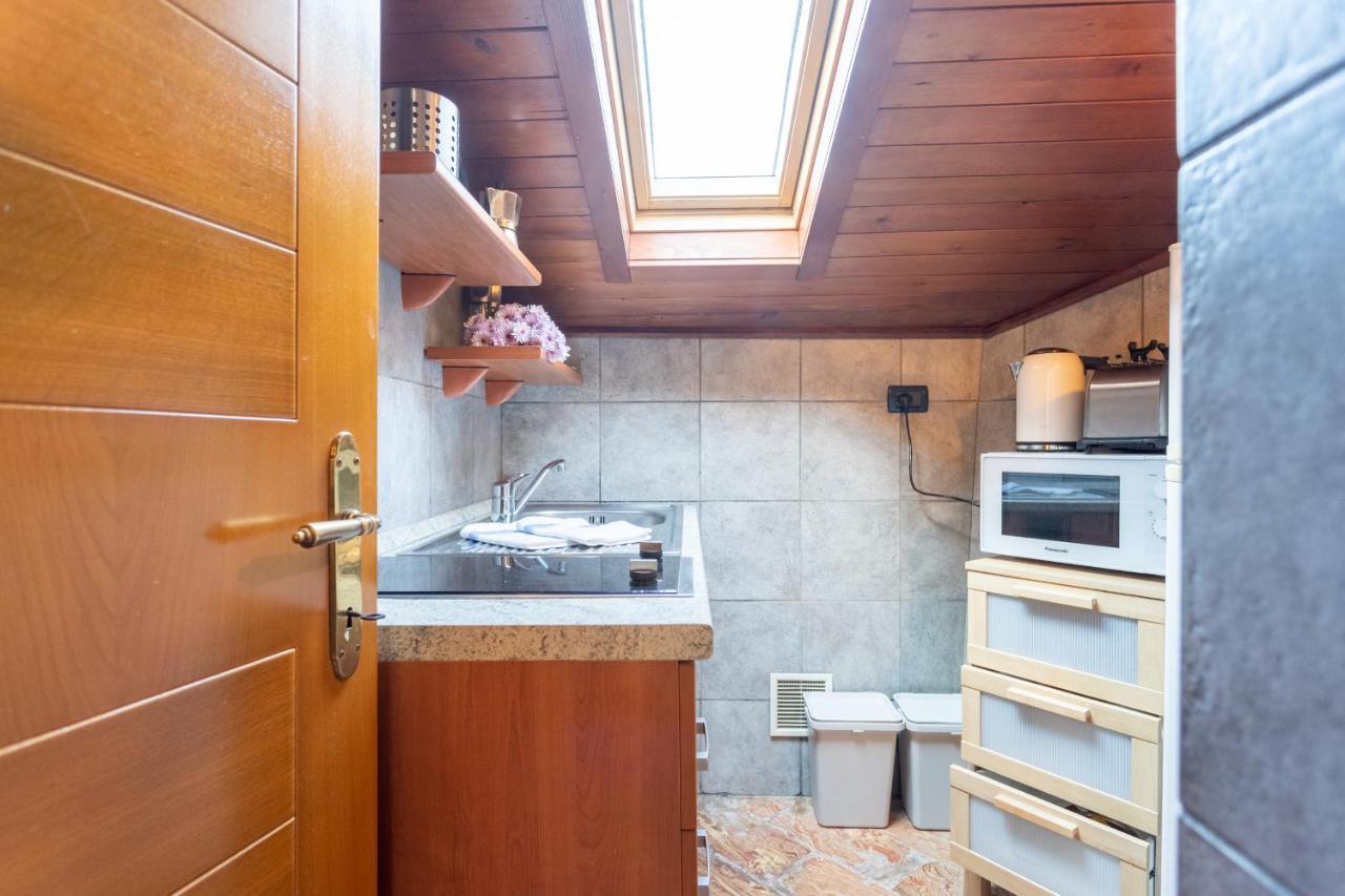 Blue Attic - Historical Como City Center By Rent All كومو المظهر الخارجي الصورة