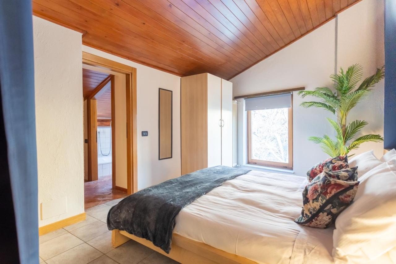 Blue Attic - Historical Como City Center By Rent All كومو المظهر الخارجي الصورة