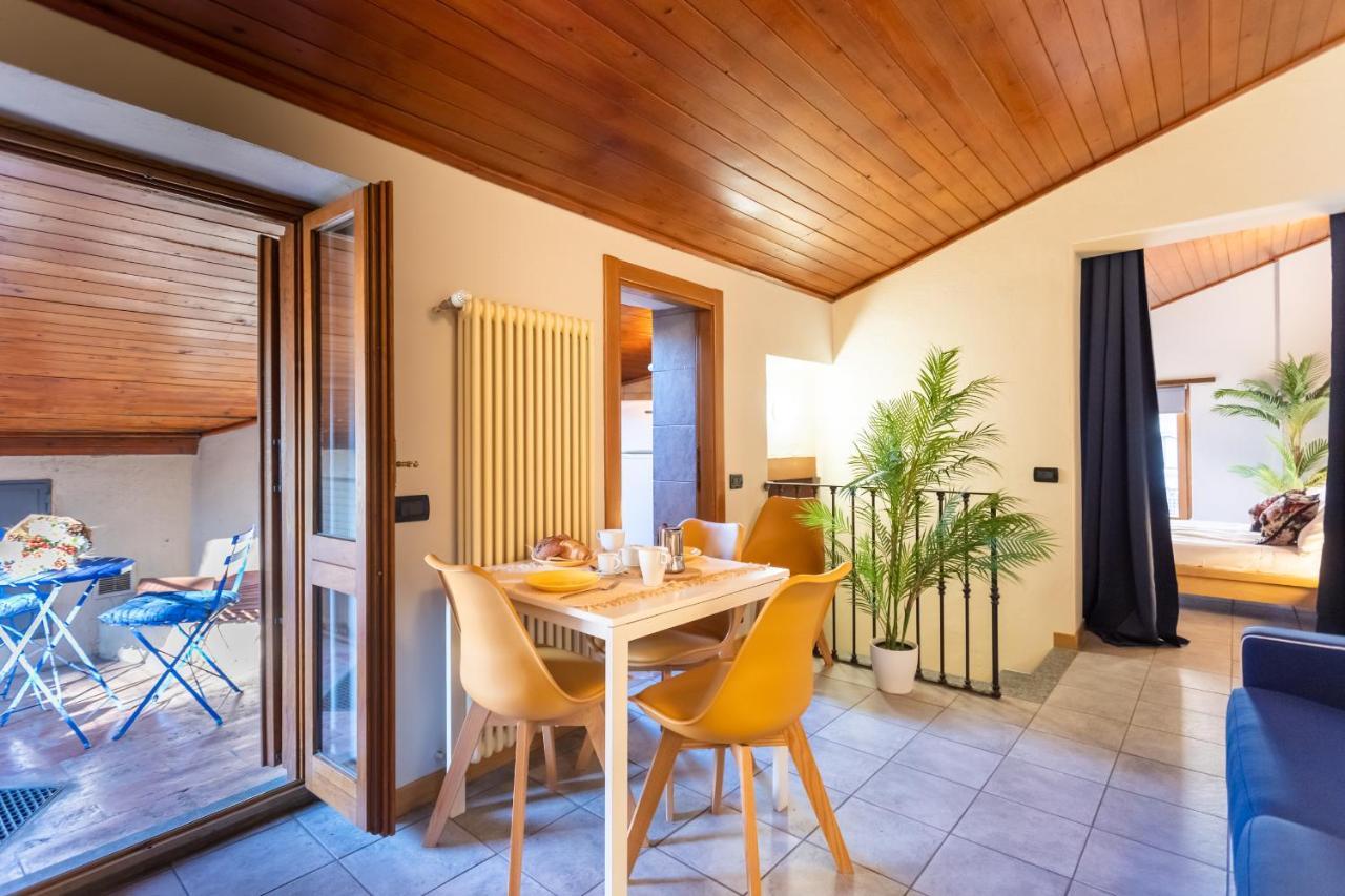 Blue Attic - Historical Como City Center By Rent All كومو المظهر الخارجي الصورة
