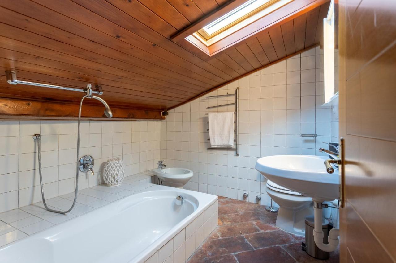 Blue Attic - Historical Como City Center By Rent All كومو المظهر الخارجي الصورة