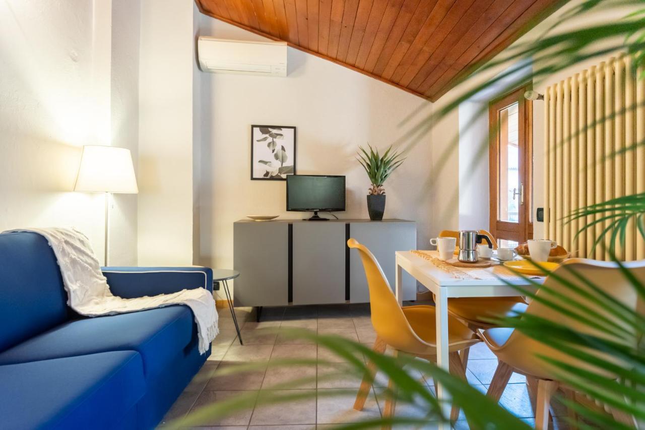 Blue Attic - Historical Como City Center By Rent All كومو المظهر الخارجي الصورة