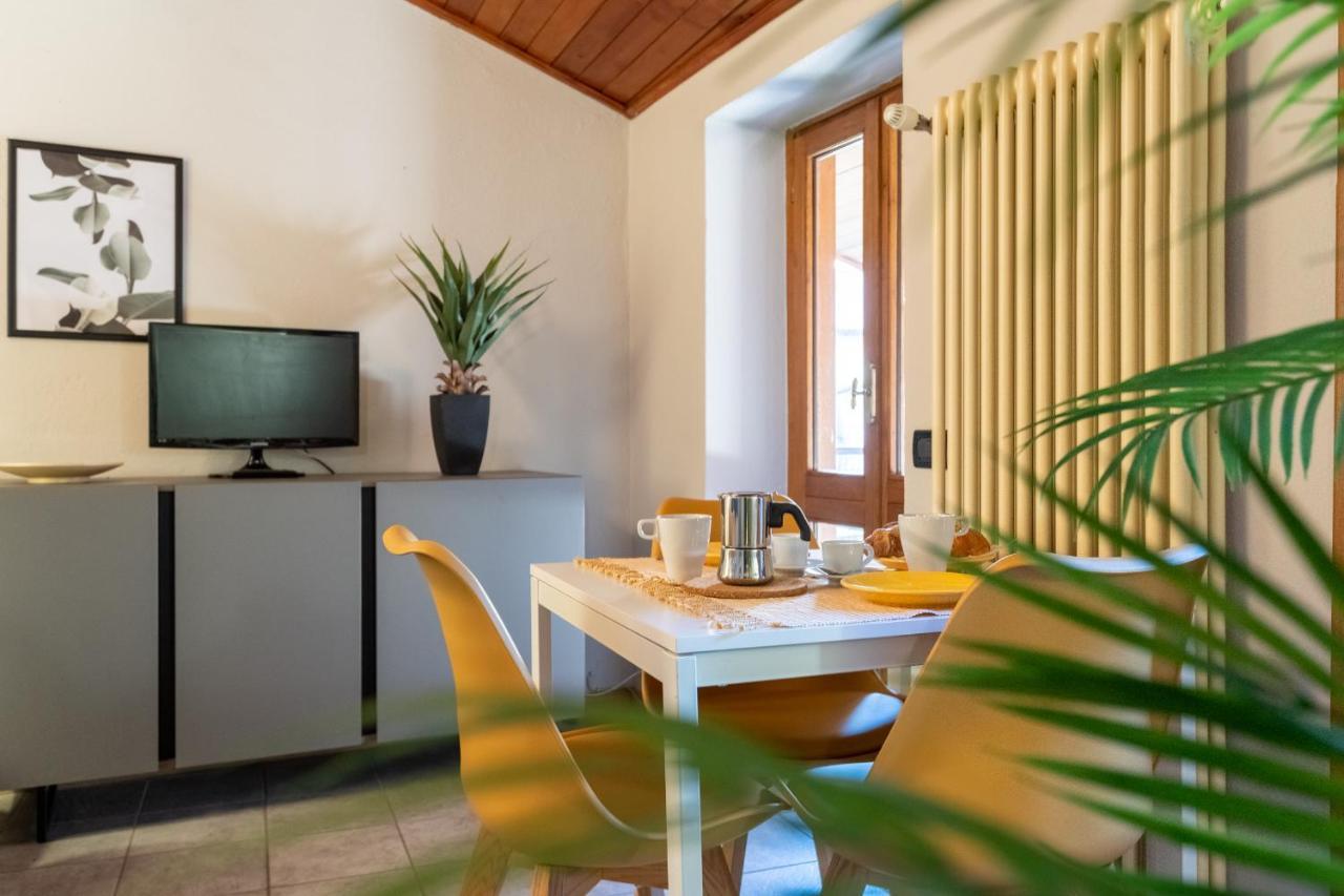 Blue Attic - Historical Como City Center By Rent All كومو المظهر الخارجي الصورة
