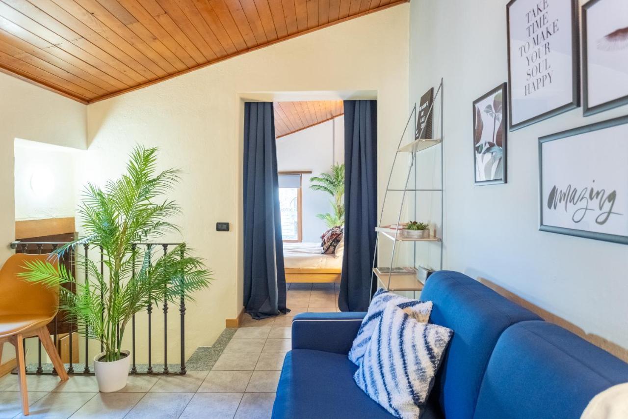 Blue Attic - Historical Como City Center By Rent All كومو المظهر الخارجي الصورة