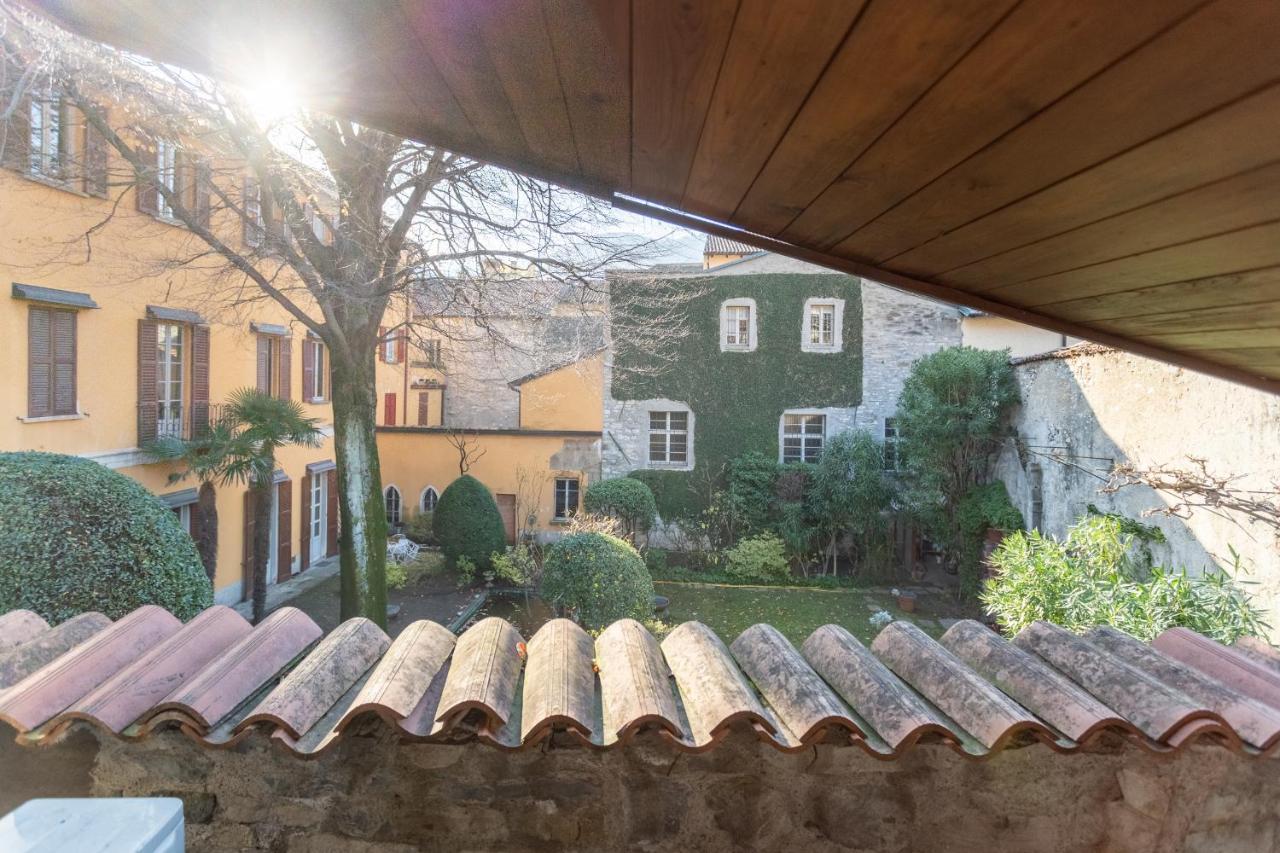 Blue Attic - Historical Como City Center By Rent All كومو المظهر الخارجي الصورة
