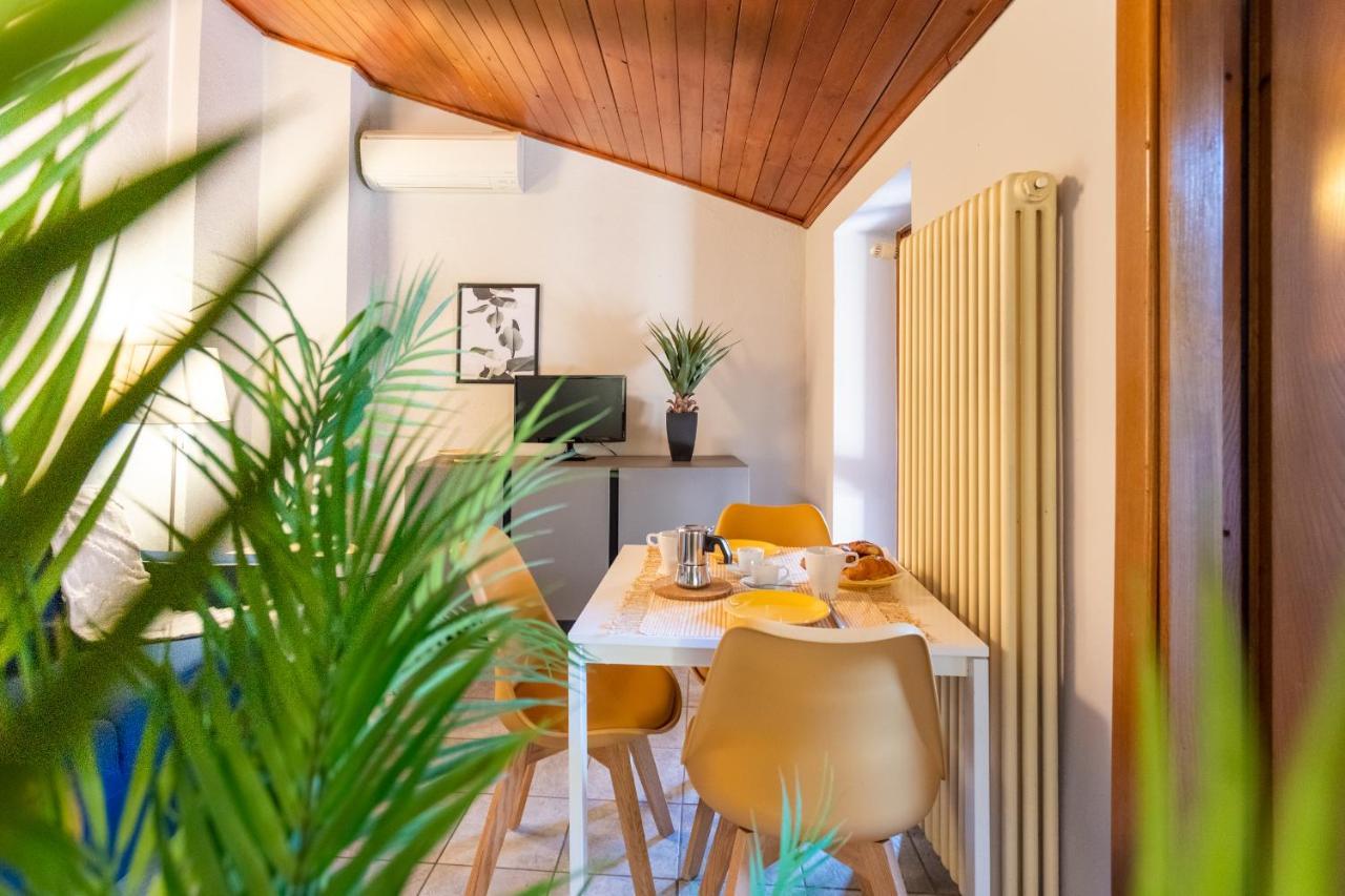 Blue Attic - Historical Como City Center By Rent All كومو المظهر الخارجي الصورة