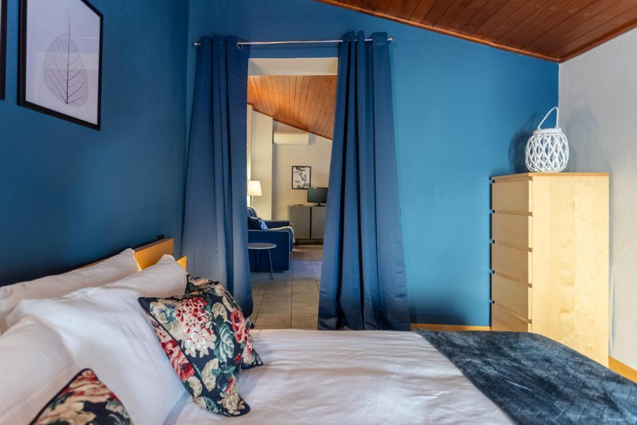 Blue Attic - Historical Como City Center By Rent All كومو المظهر الخارجي الصورة