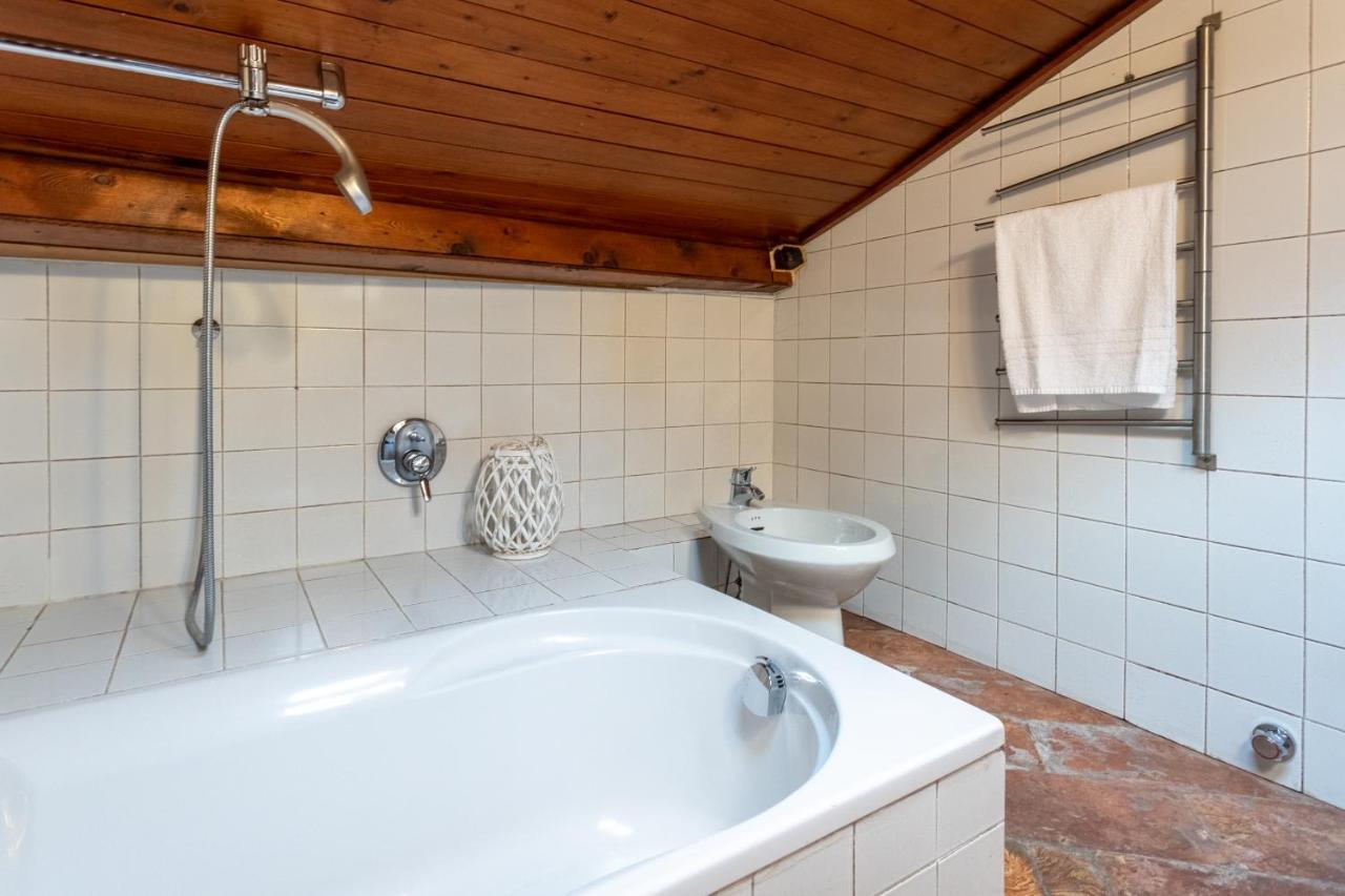 Blue Attic - Historical Como City Center By Rent All كومو المظهر الخارجي الصورة
