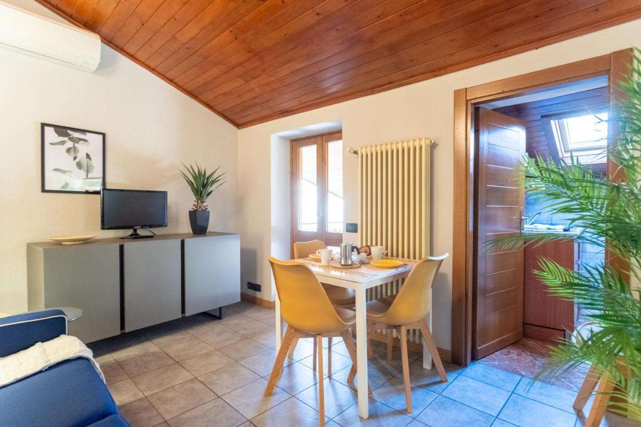 Blue Attic - Historical Como City Center By Rent All كومو المظهر الخارجي الصورة