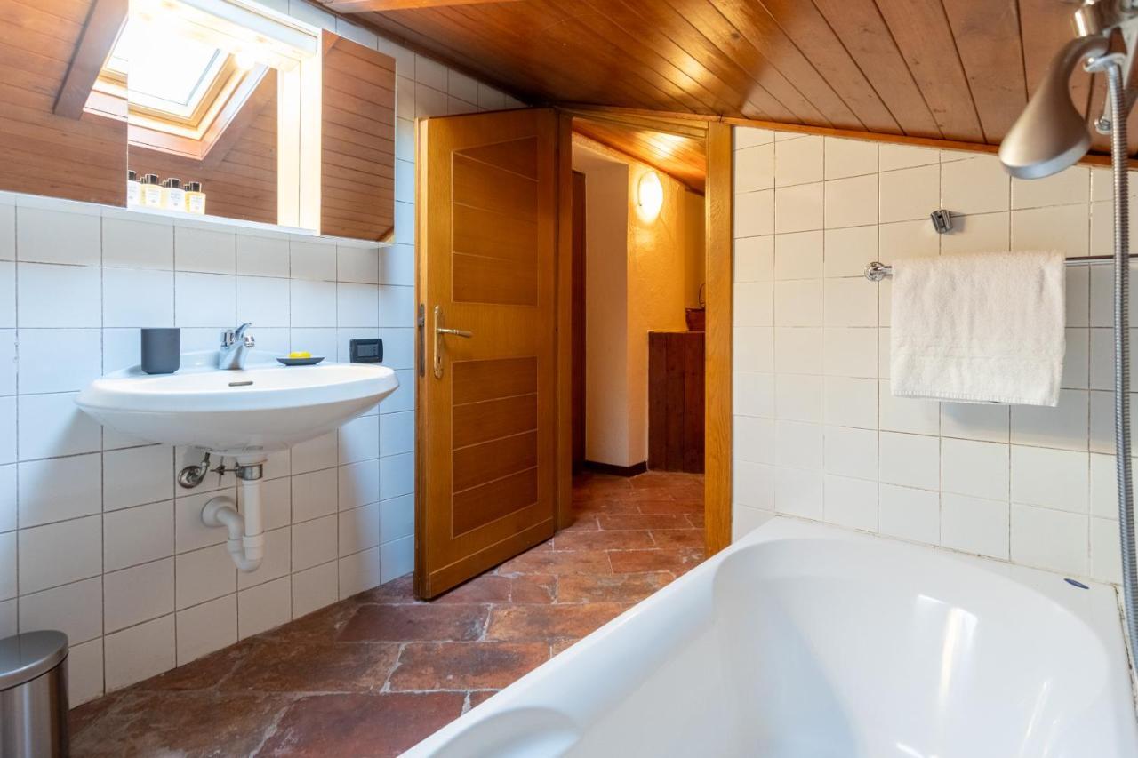 Blue Attic - Historical Como City Center By Rent All كومو المظهر الخارجي الصورة