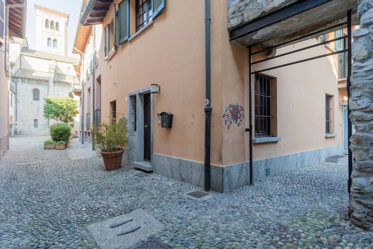 Blue Attic - Historical Como City Center By Rent All كومو المظهر الخارجي الصورة